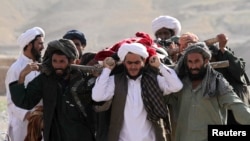 خانواده فیصل یکی از صدها خانواده در کابل است که با از دست دادن این پسر جوانش اکنون با این دردها و بیماری‎ها می‎سازند و می‎سوزند.