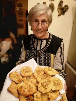 Українка зі США Ляриса Зєлик із книшами на Різдво