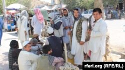 آرشیف، شماری از جوانان در انتظار یافتن کاری در ولایت کندز