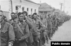 Советские военнопленные. Фотография с facebook-страницы Казбека Бейсебаева.