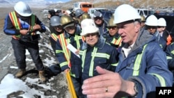 Жантөрө Сатыбалдиев жана Майкл Фишер, 1-октябрь, 2012-жыл