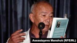 Поэт Дуйсенбек Накипов. Алматы, 14 июля 2012 года.