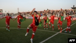 Футболисты афганской сборной отмечают победу над командой из Пакистана. Кабул, 30 августа 2013 года.