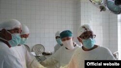 Бишкекте бөйрөк алмаштыруу операциясы.