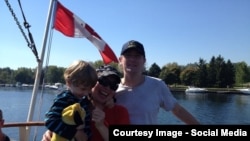 Зарина Пулей үй-бүлөсү менен.