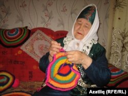 Сәминә апа түгәрәкләр бәйли