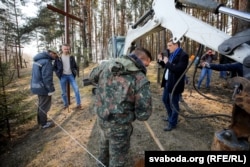 Куропати, місце маових розстрілів. Знесення хрестів. Блорусь. 5 квітня 2019 року