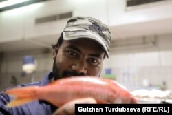 Балык саткан соодагер.