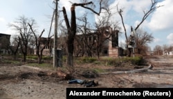 Вулиці Маріуполя були всіяні тілами загиблих цивільних під час масштабного вторгнення Росії до України, квітень 2022 року