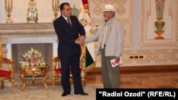 Эмомали Рахмон и Бозор Собир. Архивное фото