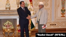 Эмомали Рахмон и Бозор Собир. Архивное фото