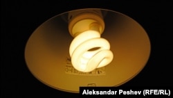 «Укренерго» нагадує, що в години пікового споживання вранці та увечері в енергосистемі зберігається дефіцит потужності