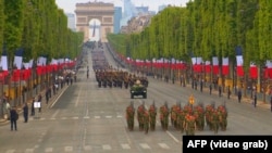 1789-жылдагы Улуу Француз революциясынын мааракеси маалындагы салтанаттуу парад. Париж, 2019-жылдын 14-июлу.