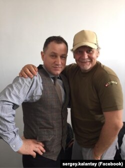 Заслужений артист Сергій Калантай і народний артист Анатолій Гнатюк (зліва)