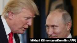 Доналд Трамп менен орус президенти Владимир Путин.