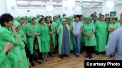 Фабрикада жалпысынан 300дөй адам иштейт