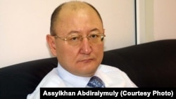 Алтынбек Сарсенбаевдин акыркы сүрөтү. Алматы, 2006-жылдын 8-февралы