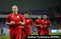 Футбол боюнча Кыргызстандын курама командасынын машыгуу учуру. Hazza Bin Zayed стадиону. Аль-Айн шаары.