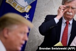 Президент США Дональд Трамп (ліворуч) і його радник з питань національної безпеки Джон Болтон. Вашингтон, 13 травня 2019 року