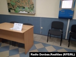 Тем, кто приходит искать работу, предлагают вступить в вооруженное формирование. Донецкий центр занятости, февраль 2018 года