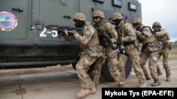 Військовослужбовці України під час українсько-американських командно-штабних навчань Rapid Trident-2019 («Стрімкий тризуб») на Яворівському полігоні. Львівщина, 20 вересня 2019 року