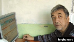 Сурат Икрамов Ташкендеги кеңсесинде