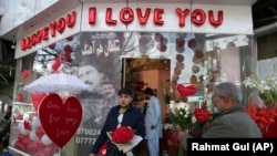 Кабулдагы дүкөн ыйык Валентин күнүндө. 14-февраль, 2019-жыл