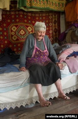 “КОСТКІ ЦЭЛЫЯ, АСТАТНЯЕ НАРАСЬЦЕ…”. “Тыя словы дактароў зрабілі мяне шчасьлівай…” – кажа бабуля. Палесьсе, красавік 2016