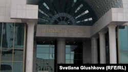 Здание сената парламента Казахстана в Астане