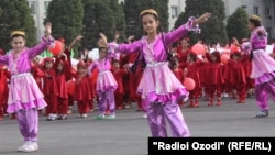 Таҷлили ҷашни истиқлолияти Тоҷикистон. Акс аз бойгонӣ.