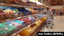 Хлебный отдел московского магазина.
