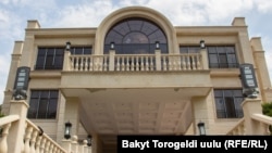 Алмазбек Атамбаевдин үйү. Кой-Таш, 2019-жыл, 8-август