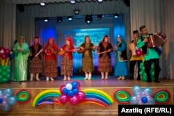 Умайлыларның уен коралларын җитәкчеләре ясаган