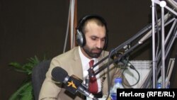 انتظار خادم آگاه مسایل سیاسی