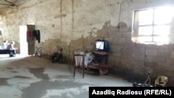 Anbara sığınmış köçkün ailəsi