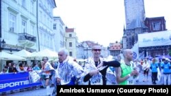 Жөө күлүктөр марага жеткенден кийин. Прага. 3-май