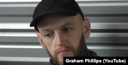 Бенджамін Стімсон бере участь у зйомках відео пропагандиста Ґрема Філіпса