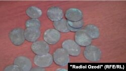 Cтаринные монеты в одном из музеев города Душанбе