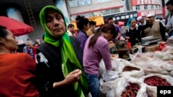 Үрүмчүдөгү базар, 2010-жыл.