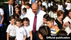 Նախագահ Արմեն Սարգսյանն իր նստավայրում ընդունել է դպրոցականներին, 1-ը սեպտեմբերի, 2018 թ․