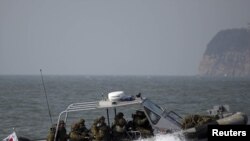 Түштүк Кореянын деңиз күчтөрү машыгуу кезинде. 20-февраль 2012