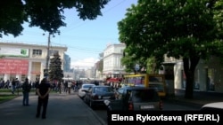 Шествие по Александровской улице