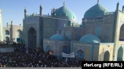 یک باشنده مزارشریف: عزاداران محترم بجای این‎که تیغ زنی کنند، به افراد مجروح خون اهدا کنند.