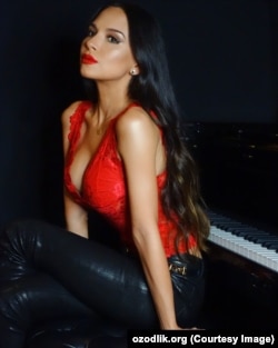 Лола Астанова.