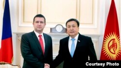 Ян Гамачек менен Асылбек Жээнбеков