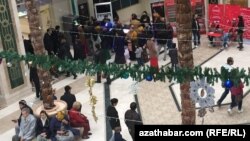 Очередь к банкоматам, Ашхабад