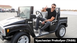 Эмин Агаларов Бакудагы Sea Breeze Resort мейманканасында ачылган ыр фестивалында, 26-июль, 2018-жыл