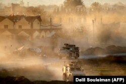 Американские военные автомобили в провинции Дейр-эз-Зор, где США поддерживают бойцов альянса курдских и арабских сил. 15 декабря 2018 года.