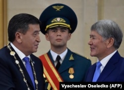 Действующий и бывший президенты на церемонии инаугурации. 24 ноября 2017 г.