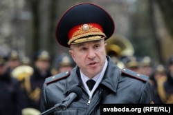 Юры Караеў на пасадзе міністра ўнутраных справаў. Архіўнае фота